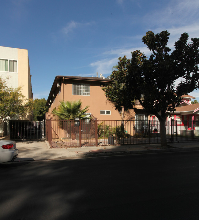 6635 De Longpre Ave in Los Angeles, CA - Building Photo - Building Photo