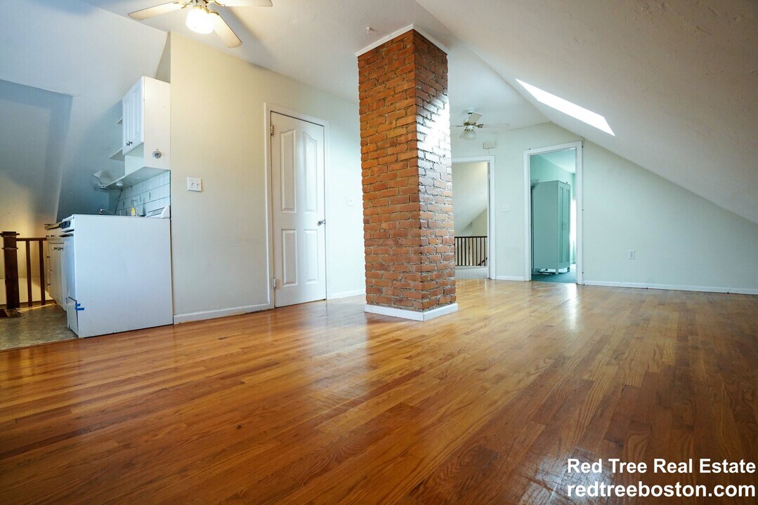 24 Oak Square Ave, Unit 2 in Boston, MA - Foto de edificio