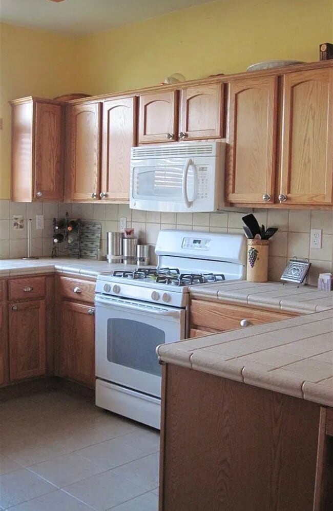 1527 Orange St in Lemoore, CA - Building Photo - Building Photo