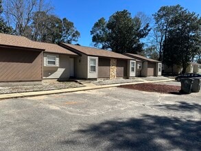11620 Chemstrand Rd, Unit 14 in Pensacola, FL - Foto de edificio - Building Photo