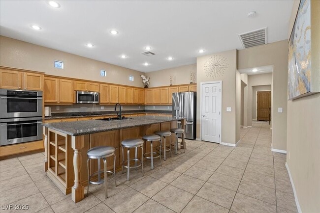 425 Via Stretto Ave in Henderson, NV - Foto de edificio - Building Photo