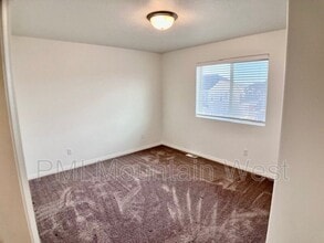 2013 W 950 N in Layton, UT - Building Photo - Building Photo