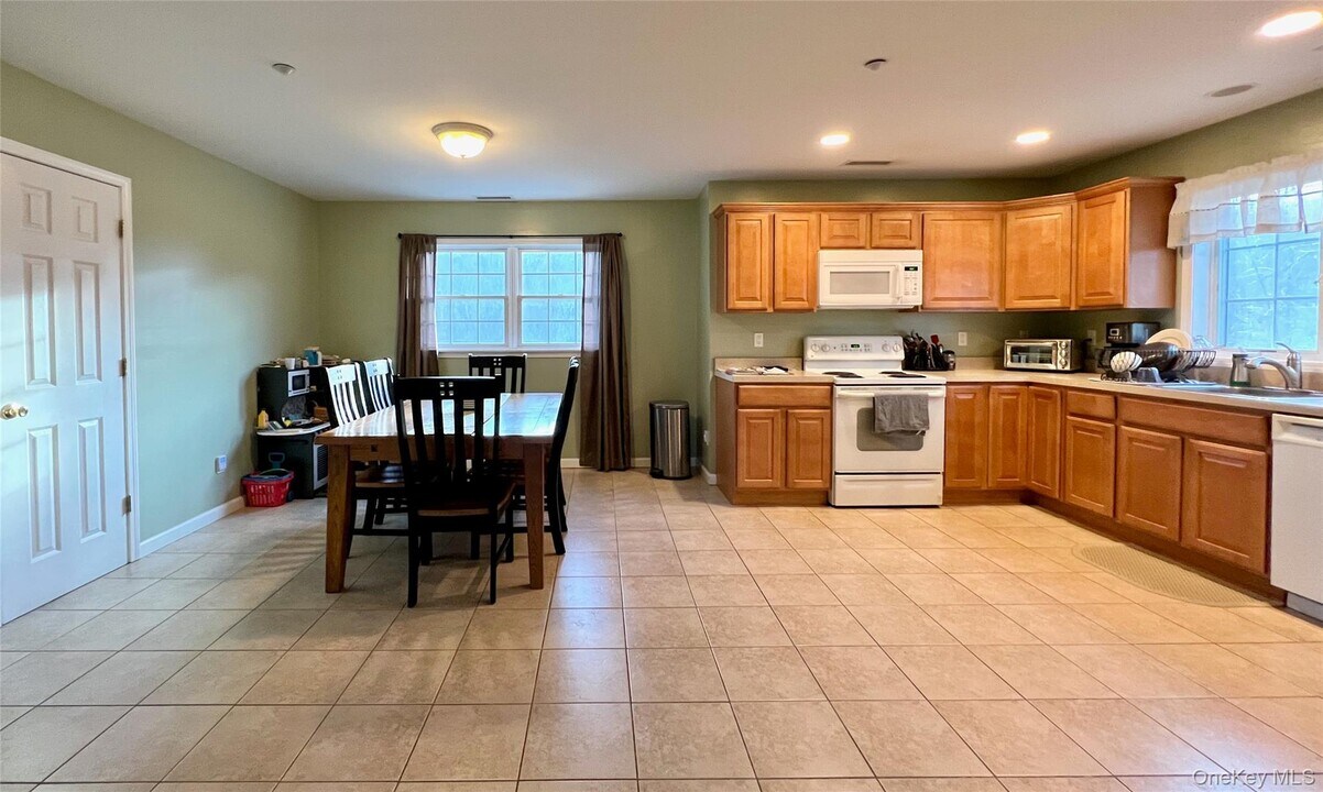 18 Mechanic St in Carmel, NY - Building Photo