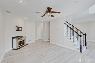 79 Forest Dr in Piscataway, NJ - Foto de edificio - Building Photo