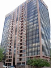 Oxford Condominium in Houston, TX - Foto de edificio - Building Photo