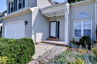 104 Crimson Ct in Yorktown, VA - Building Photo - Building Photo