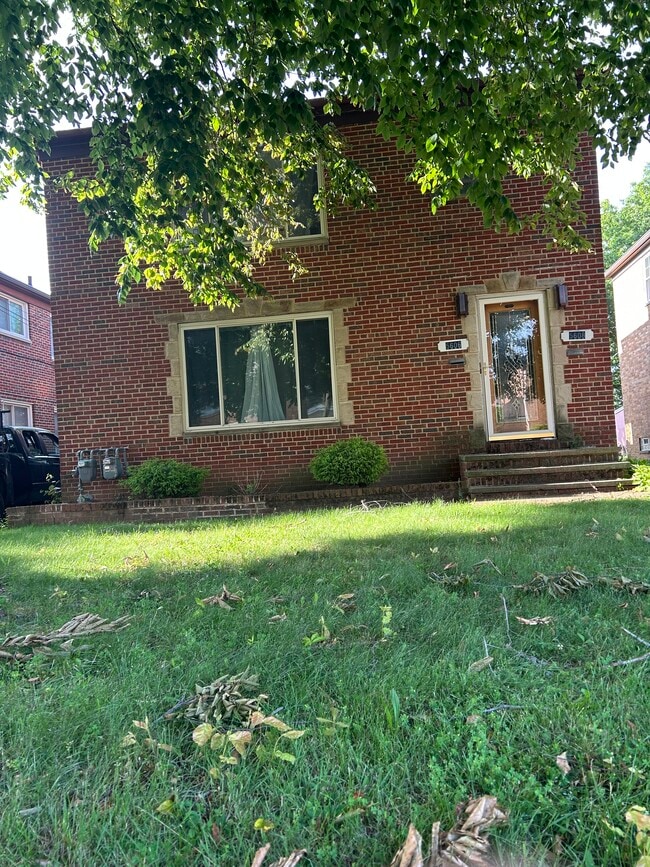 5606 Warwick Dr, Unit Lower