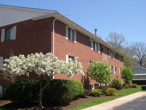 Bellair Apartments in Niles, OH - Foto de edificio - Building Photo