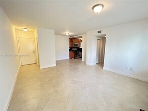 2880 Pine Tree Dr in Miami Beach, FL - Building Photo - Building Photo