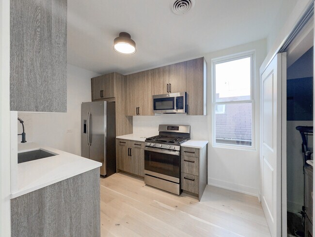 2125 N Bingham St, Unit J07W in Chicago, IL - Building Photo - Building Photo