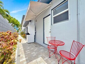320 Hendricks Is, Unit 4 in Fort Lauderdale, FL - Foto de edificio - Building Photo
