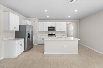 1150 Brooklands Dr in Ft. Myers, FL - Building Photo - Building Photo