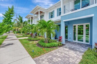 4680 SE Manatee Way in Stuart, FL - Building Photo - Building Photo