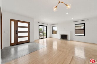 6116 W 85th Pl in Los Angeles, CA - Building Photo - Building Photo