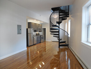 918 Cambridge St, Unit #918-01 in Cambridge, MA - Foto de edificio - Building Photo
