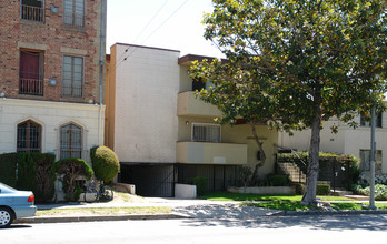 716 S Wilton Pl in Los Angeles, CA - Building Photo - Building Photo