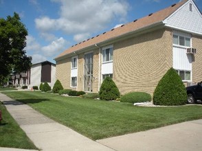 Alexander Park Place Apartments - 31134 Pardo in Garden City, MI - Foto de edificio - Building Photo