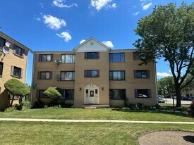 9340 Hamilton Ct in Des Plaines, IL - Building Photo