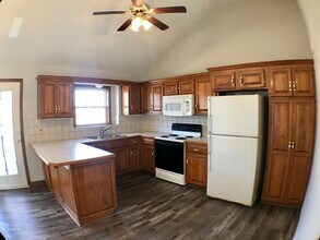 1601 Concord Ct in Independence, MO - Building Photo - Building Photo