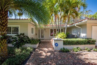 928 Escobar Ave in Coral Gables, FL - Building Photo - Building Photo