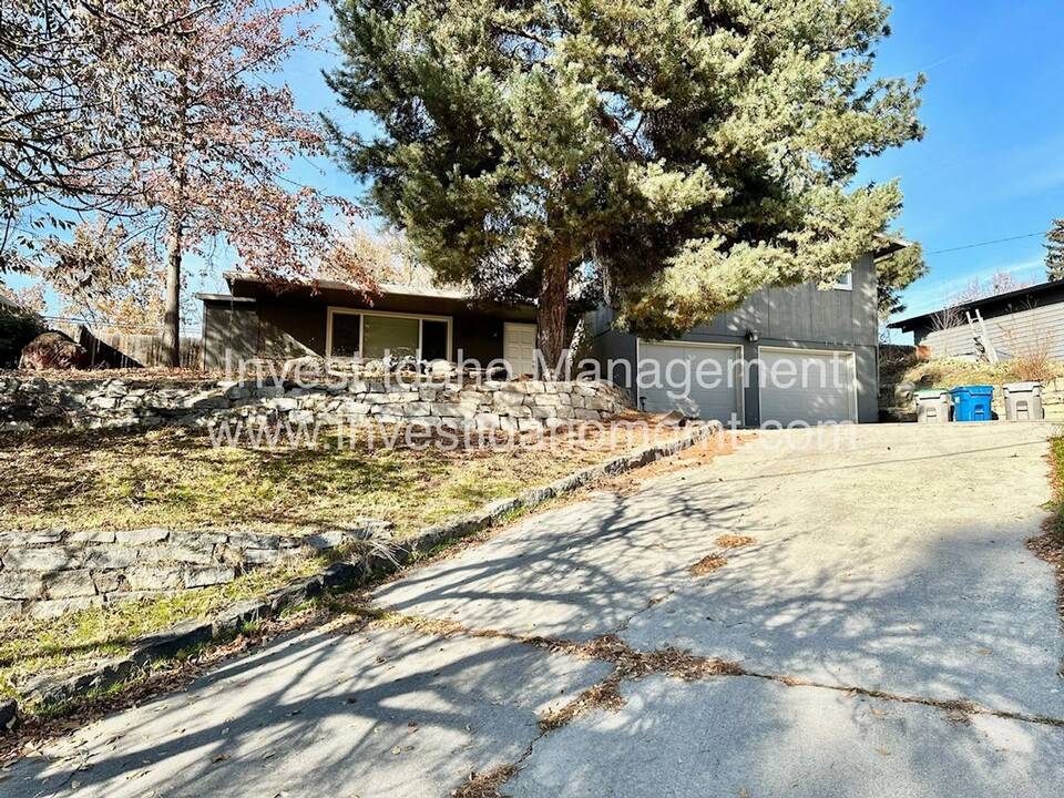 1400 W Highland View Dr in Boise, ID - Building Photo