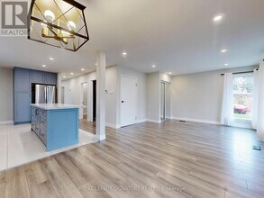 10 Vesper Ct in Toronto, ON - Building Photo - Building Photo