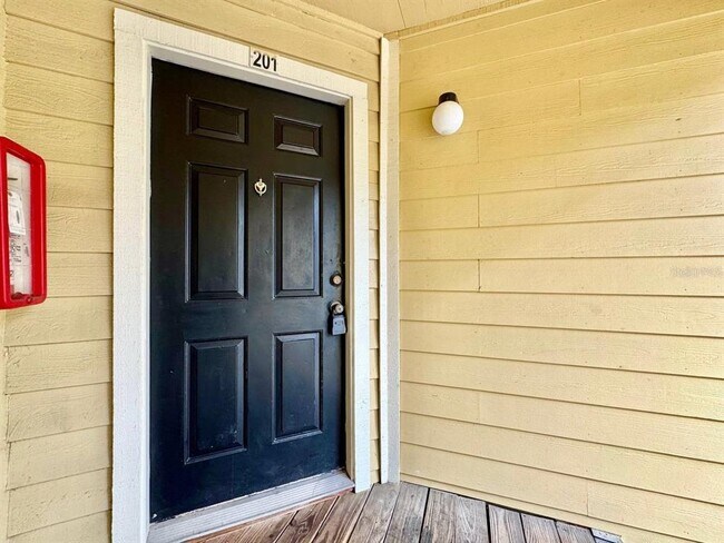 8615 Mallard Reserve Dr in Tampa, FL - Building Photo - Building Photo