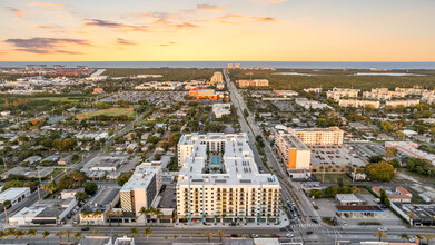 Soleste SeaSide in Dania Beach, FL - Foto de edificio - Building Photo