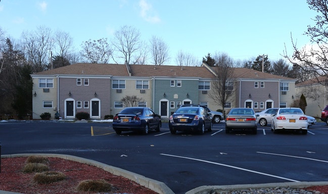 2633 South Rd in Poughkeepsie, NY - Foto de edificio - Building Photo