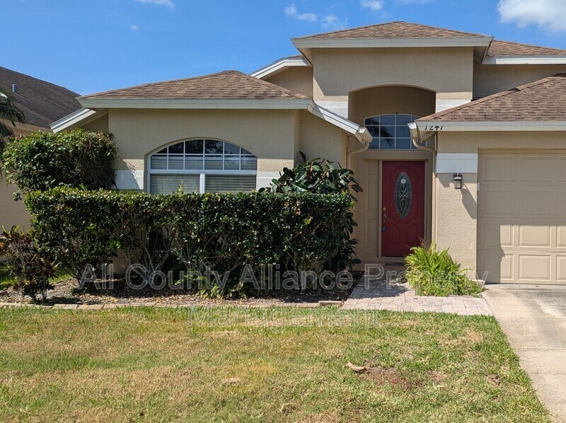 1247 Maximilian Dr in Zephyrhills, FL - Building Photo