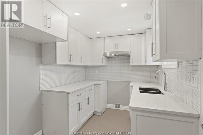 1439 Benjamin Ave in Windsor, ON - Building Photo - Building Photo