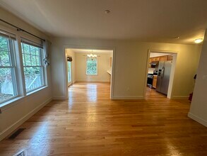 18 Edgemoor Cir in Wellesley, MA - Building Photo - Building Photo