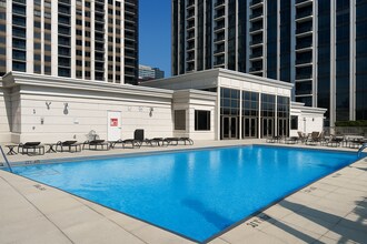1335 S Prairie Ave, Unit 408 in Chicago, IL - Foto de edificio - Building Photo