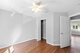5201 Leeds Rd in Ft. Myers, FL - Foto de edificio - Building Photo