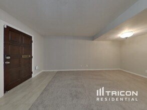 7482 Fairway Two Ave in Fair Oaks, CA - Building Photo - Building Photo