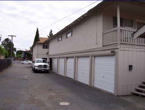 4015 Hoen in Santa Rosa, CA - Building Photo - Building Photo