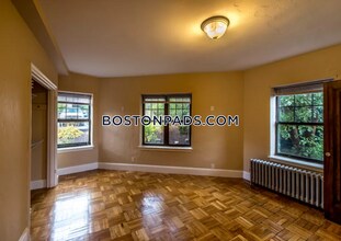 2 Elmwood Ave-Unit -42 in Winchester, MA - Building Photo - Building Photo