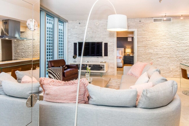 485 Brickell Ave in Miami, FL - Foto de edificio - Building Photo
