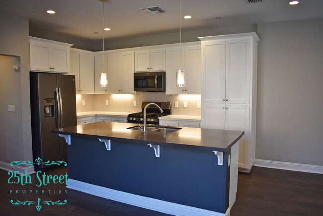 2536 Villa Terrace Ln in Sacramento, CA - Foto de edificio - Building Photo