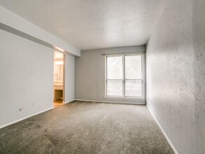 6026 Birchbrook Dr in Dallas, TX - Foto de edificio - Building Photo