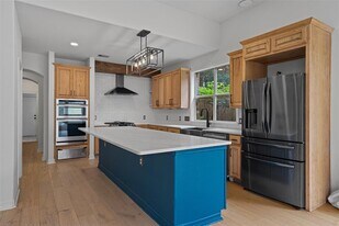 12105 Portobella Dr in Austin, TX - Building Photo