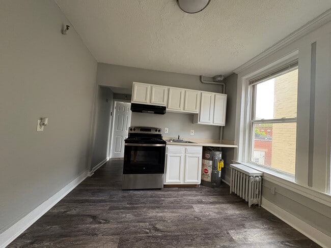 380 W Main St in Waterbury, CT - Building Photo - Building Photo