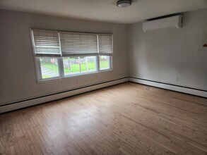 296 Old Farmingdale Rd in West Babylon, NY - Building Photo - Building Photo