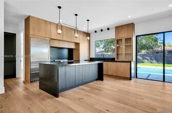 8765 SW 175th St in Palmetto Bay, FL - Building Photo - Building Photo