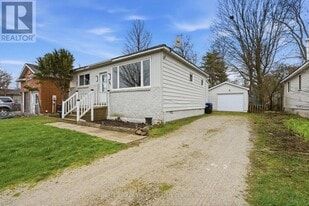 749 Innisfil Beach Rd in Innisfil, ON - Building Photo