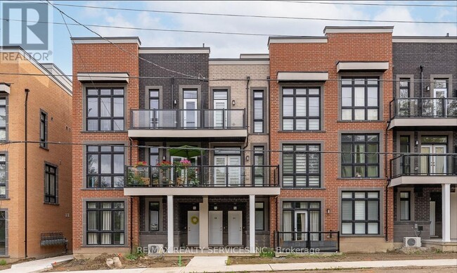 3-3 Bond Crescent