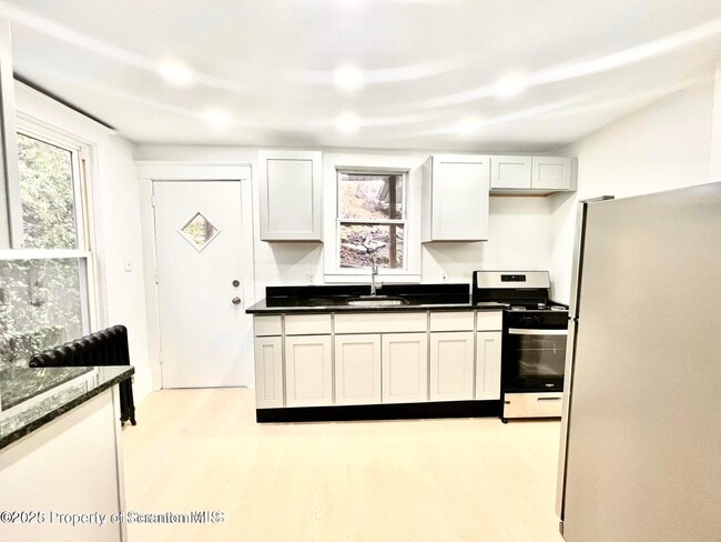 1421 Olive St in Scranton, PA - Building Photo - Building Photo