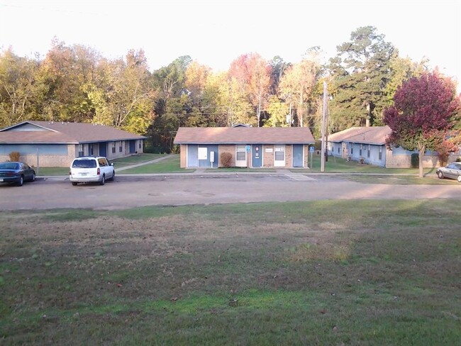 700 W Broad St in Linden, TX - Building Photo - Building Photo