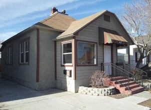 437 Pyramid Way in Sparks, NV - Building Photo - Building Photo