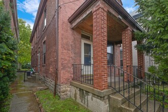 2423 Fairview Ave in Cincinnati, OH - Building Photo - Building Photo